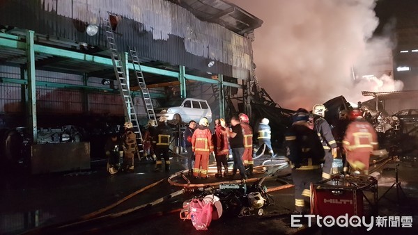 يخدم Guoxing Intelligent Fire Fighting Robot تايوان ، الصين