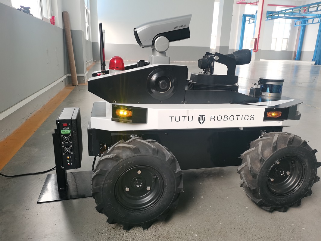 روبوت دورية أمنية مستقل UGV مزود بشحن ذاتي