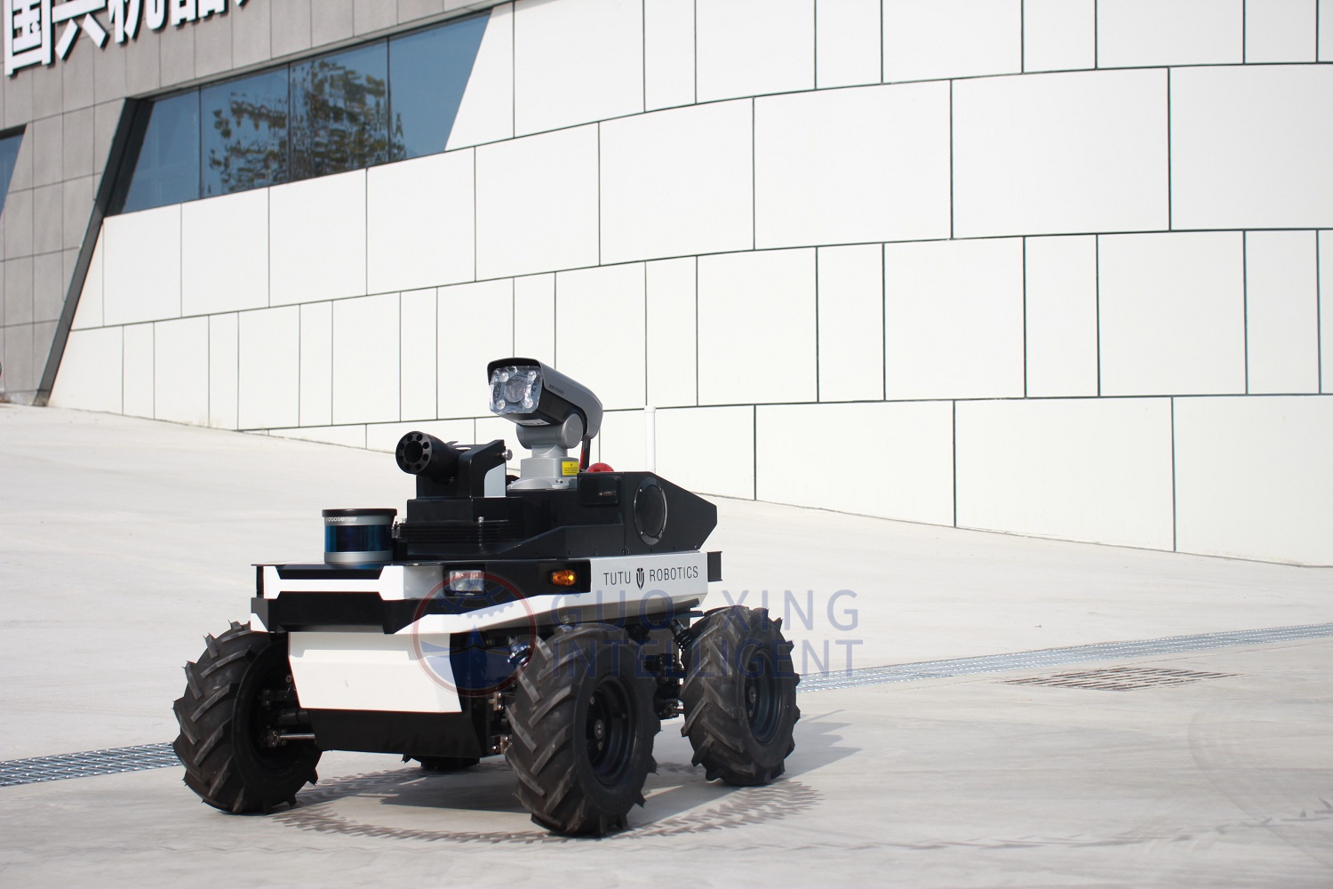 روبوت تفتيش دوريات الأمن UGV ذاتي الشحن